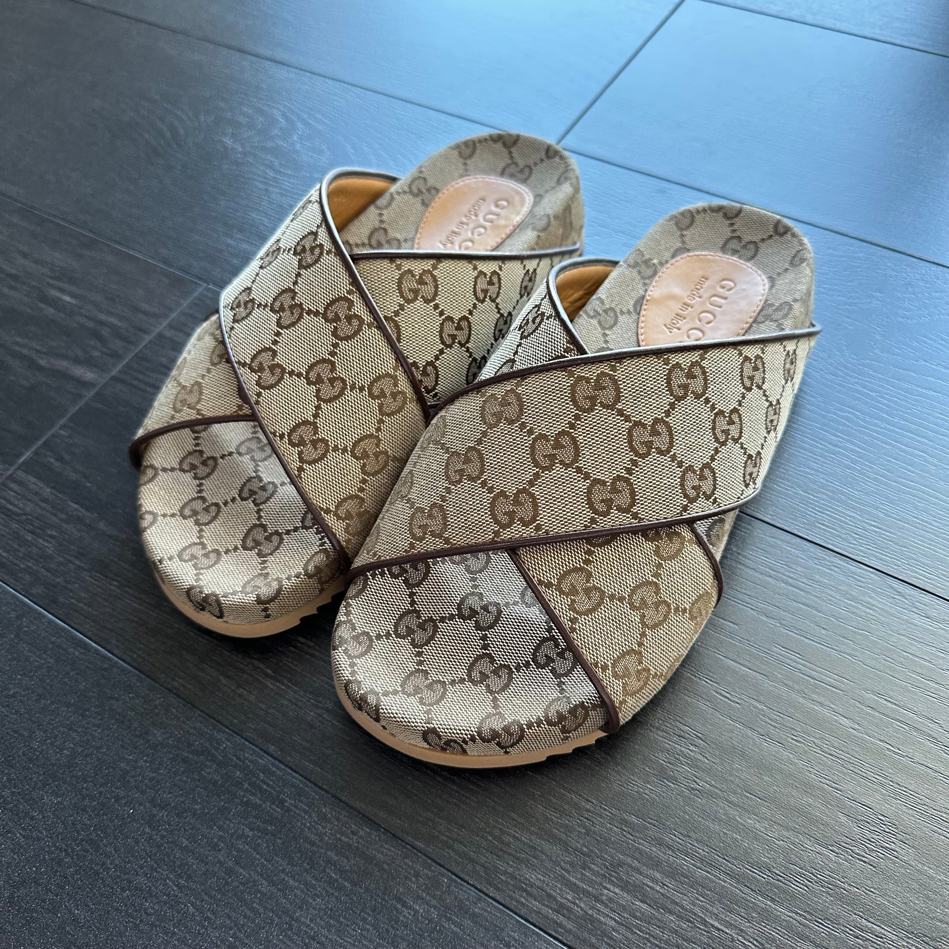 Gucci GG Monogram Flip Flop Sandals Size 9.5
